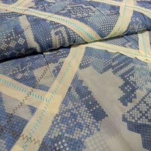 Stoff Polyester Chiffon Patchwork bestickt blau ecrú Blusenstoff Kleiderstoff Bild 2
