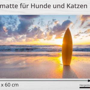 Napfunterlage | Futtermatte „Surfbrett am Strand“ aus Premium Vinyl - 60x40 cm - rutschhemmend, abwaschbar, reißfest - M Bild 2