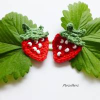 2 gehäkelte Erdbeeren aus 2 Farbvariationen wählbar - Häkelapplikationen,Aufnäher,Tischdeko - rot,grün,weiß Bild 2