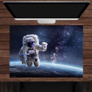 Schreibtischunterlage – Astronaut im Weltall – 70 x 50 cm – Schreibunterlage aus erstklassigem Premium Vinyl – Made in G Bild 1