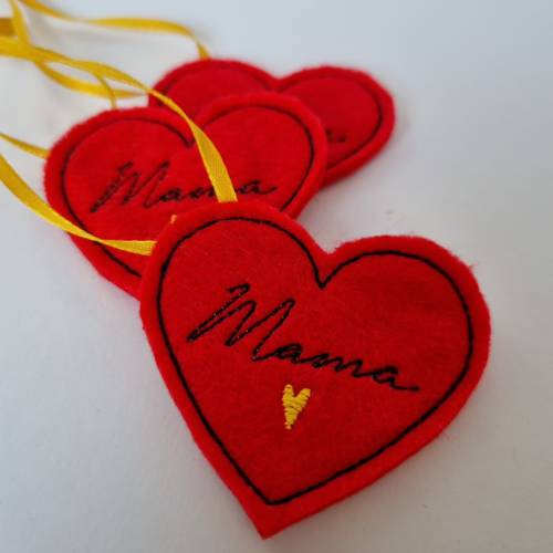 Herz-Anhänger MAMA in rot mit gelbem Herzchen von he-ART by helen hesse