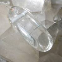 Aktinolith-Quarz seitlich gebohrt, Edelsteinanhänger, Unikat, Rarität, Kristallgrotte Bild 1
