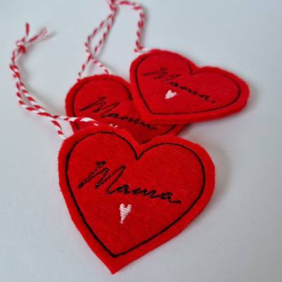 Herz-Anhänger MAMA in rot mit rosa Herzchen von he-ART by helen hesse