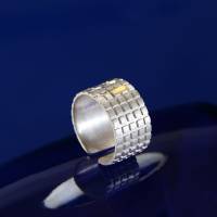 Ring „Kleinkariert“  – gefertigt in 935 Silber mit Feingold-Belötung Bild 1