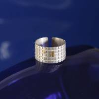 Ring „Kleinkariert“  – gefertigt in 935 Silber mit Feingold-Belötung Bild 2
