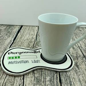MugRug - Tassenuntersetzer bestickt - oben Kunstleder, unten Filz - Morgenmuffel - Motivation lädt Bild 2