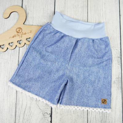 Gr. 116 kurze Sommer Shorts mit Spitze Jeanslook Hellblau