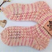 Socken für Mama und Baby als Set - handgestrickt Größe 38 und Erstlingsgröße Farbe natur- rose Bild 3