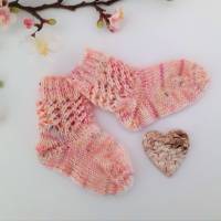 Socken für Mama und Baby als Set - handgestrickt Größe 38 und Erstlingsgröße Farbe natur- rose Bild 5