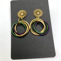 Handgefertigte Ohrringe aus Aludraht gold, lila, grün Bild 1