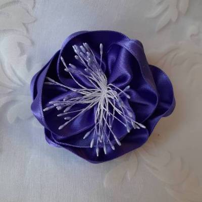 Lila Haarklammer und Brosche Stoffblume Haarblüte 