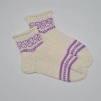 Gestrickte Socken in weiß flieder, Gr. 36/37, romantische Fairisle Herzen im Schaft, handgestrickt Bild 4