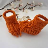 Babyschuhe Erstlingsschuhe handgestrickt Farbe orangefarben 100 % Wolle(Merinowolle) zum  Binden Bild 2