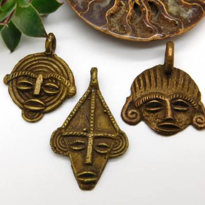 3 Messing- oder Bronze Anhänger aus Ghana - Maske - handgemachte afrikanische Anhänger