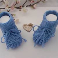 Babyschuhe Erstlingsschuhe handgestrickt Farbe hellblau  100 % Wolle (Merinowolle) zum  Binden Bild 4