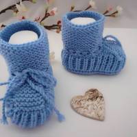 Babyschuhe Erstlingsschuhe handgestrickt Farbe hellblau  100 % Wolle (Merinowolle) zum  Binden Bild 6