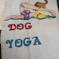 Handgefertigtes Stickbild "Hunde Yoga" Bild 2