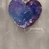 Herz Anhänger aus Epoxidharz lila blau Bild 1