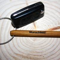 Schlüsselanhänger aus Eichenholz mit Wunschgravur (Design 2) / personalisierter Schlüsselanhänger Bild 1