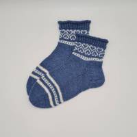 Gestrickte Socken in blau weiß, Gr. 36/37, romantische Fairisle Herzen im Schaft, handgestrickt Bild 2