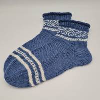 Gestrickte Socken in blau weiß, Gr. 36/37, romantische Fairisle Herzen im Schaft, handgestrickt Bild 3