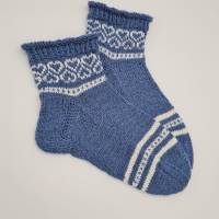 Gestrickte Socken in blau weiß, Gr. 36/37, romantische Fairisle Herzen im Schaft, handgestrickt Bild 6