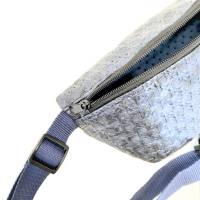Edle Bauchtasche aus Kunstleder in metallic blau, Gürteltasche, Crossbody Bag Bild 3