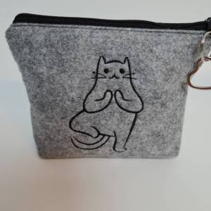 Katze  Yoga  Tasche  Kosmetiktasche Stiftetasche Mäppchen grau Yogatasche mit Anhänger Herz Bild 6