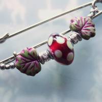 Tuchnadel mit Perlen in Kirschrot und Mintgrün -  silberfarbene Kiltnadel mit Murano Glasperlen Bild 2