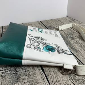 Anker - Blumen - Tasche Handtasche Umhängetasche aus tollem Kunstleder handmade bestickt - weiß/türkis bzw. weiß/blau Bild 4