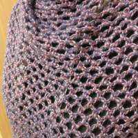 Dreiecktuch, Halstuch, Häkeltuch "lila Netz", wunderschöner schillernder Farbverlauf, Bild 4