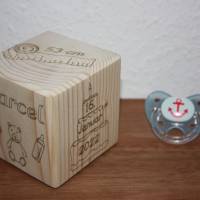 Geschenk zur Geburt, personalisiert / Holzwürfel mit Geburtsdaten / Würfel aus Holz, Babygeschenk, Geburtsgeschenk Bild 1