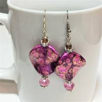 leichte Ohrringe pink violett funkelnd in Acryl handbemalt silberfarben im boho chic Bild 5