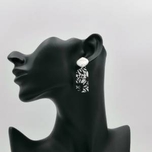 Weiße Ohrringe mit Spitzenmuster aus Polymer Clay Bild 6