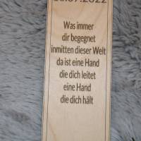 Kinderkreuz mit Namen, Taufspruch und Datum personalisiert  Das personalisierte Taufkreuz aus Holz . Bild 3