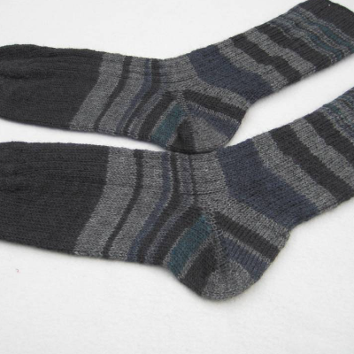 Socken Männersocken handgestrickt Größe 48 bis 49 mit bequemer Ferse ➜