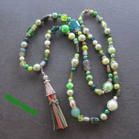 Bettelkette Bohokette grün silberfarben Ethno Kette Perlenkette Quaste Anhänger Edelstein Acryl Glas Perlen Bild 2
