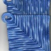 T0023 gehäkelt 2 Topflappen und Untersetzer aus Baumwolle in Handarbeit hergestellt blau meliert Bild 1