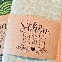 DIY Banderolen aus Graspapier für Servietten | Gastgeschenk "Schön, dass du da bist!" | für Hochzeit, Geburtstag Bild 3