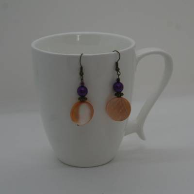 Ohrhänger mit violetter Perle und gelber Scheibe