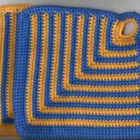 T0105 Topflappen / Untersetzer in blau gelb gestreift gehäkelt Handarbeit Baumwolle Bild 1