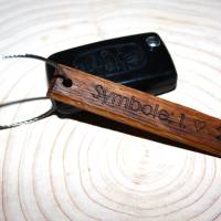 Schlüsselanhänger aus Eichenholz mit Wunschgravur (Design 1) / personalisierter Schlüsselanhänger Bild 4