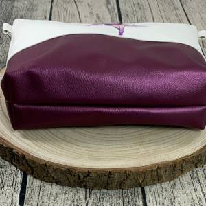 Handtasche - Umhänge-Tasche aus Kunstleder - bestickt und genäht in weiß und lila mit Schultergurt - Motiv Fee/Ballerina Bild 6