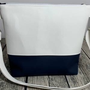 Tasche - Leuchtturm - Blumen - Handtasche Umhängetasche aus tollem Kunstleder handmade bestickt - weiß - blau - maritim Bild 4