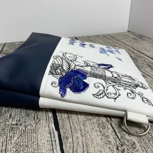 Tasche - Leuchtturm - Blumen - Handtasche Umhängetasche aus tollem Kunstleder handmade bestickt - weiß - blau - maritim Bild 5