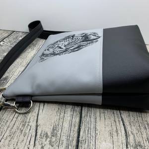 Rottweiler - Umhänge-Tasche - Handtasche- aus Kunstleder genäht und bestickt - 30 x 32 x 8 cm - mit Hundemotiv Bild 6