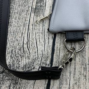 Rottweiler - Umhänge-Tasche - Handtasche- aus Kunstleder genäht und bestickt - 30 x 32 x 8 cm - mit Hundemotiv Bild 7