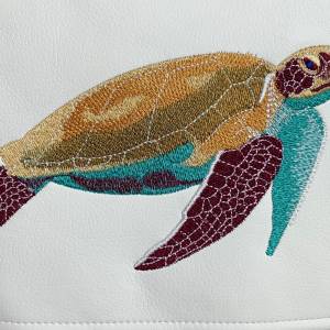 Schildkröte - Tasche - Umhängetasche Milow Handmade und bestickt - aus Kunstleder mit passendem Schultergurt Bild 2