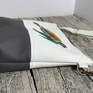 Schildkröte - Tasche - Umhängetasche Milow Handmade und bestickt - aus Kunstleder mit passendem Schultergurt Bild 7