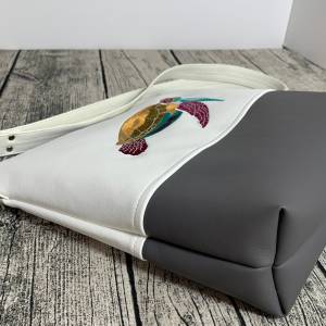 Schildkröte - Tasche - Umhängetasche Milow Handmade und bestickt - aus Kunstleder mit passendem Schultergurt Bild 9